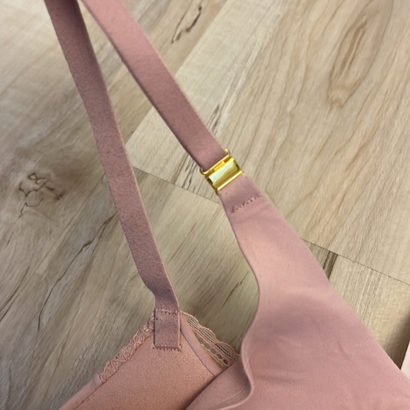 Victoria’s Scret Bra - Picture 3 of 5